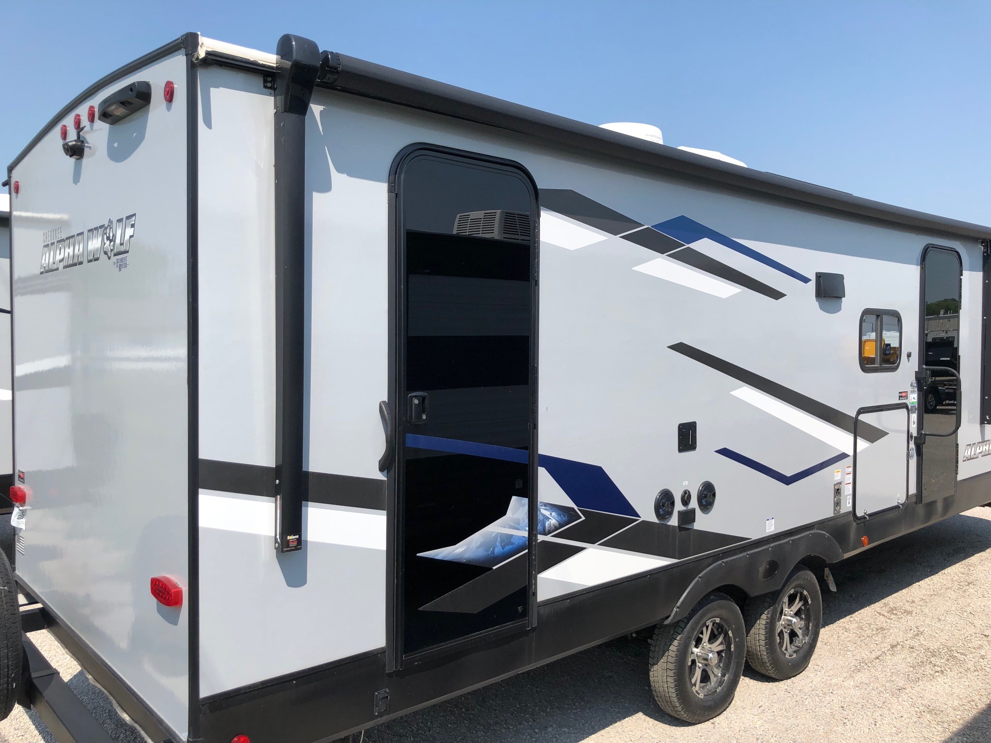 2023 Alpha Wolf Limited 26DBHL Double Bunk Camper Trailer RV Steinbach Trailers & RV