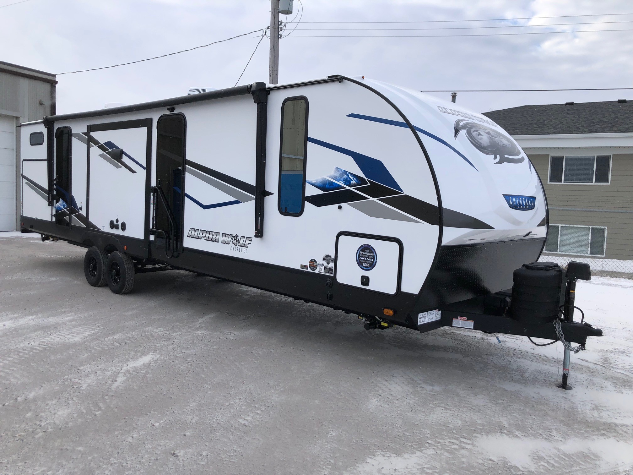 2024 Alpha Wolf Limited 33BHL Bunk Model Camper Trailer RV Steinbach Trailers & RV
