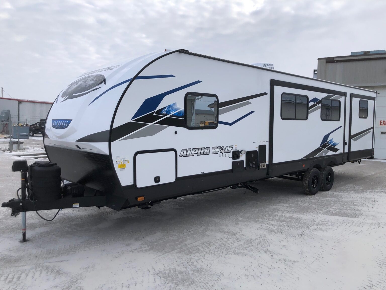 2024 Alpha Wolf Limited 33BHL Bunk Model Camper Trailer RV Steinbach