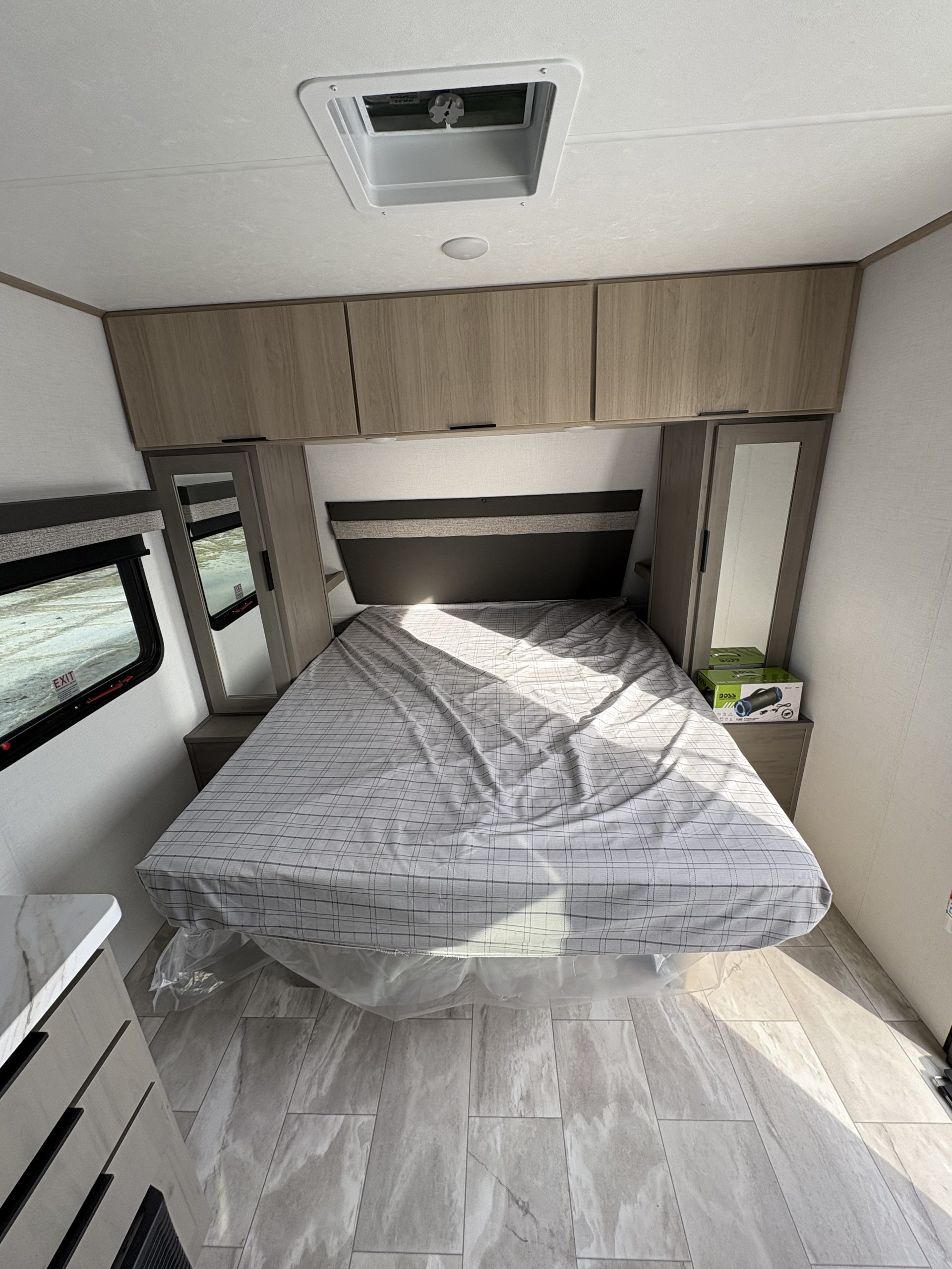 2025 Kodiak Ultra-Lite 201QB Couples Model Camper Trailer