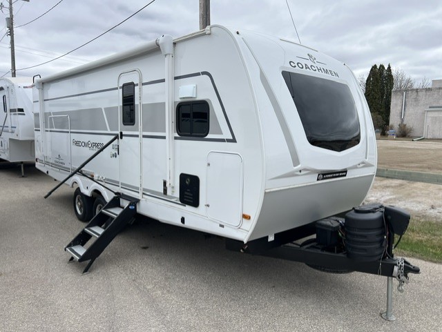2025 Coachmen Freedom Express Ultra Lite 259FKDS Couples Camper
