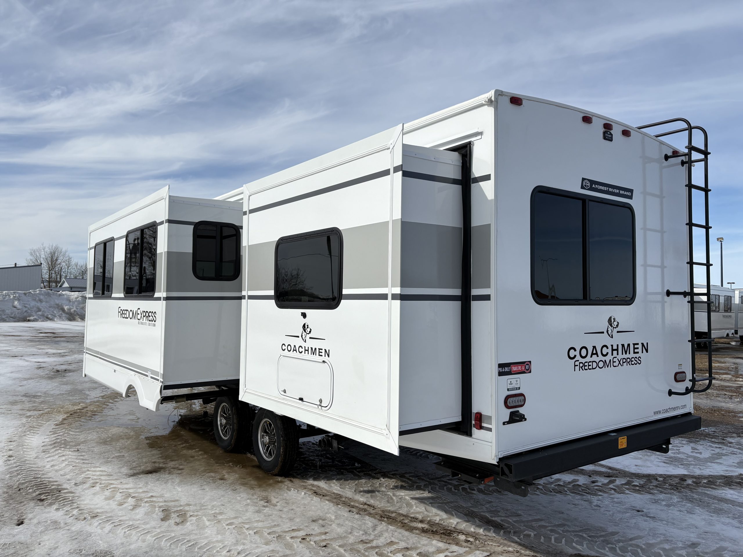 2025 Coachmen Freedom Express Ultra Lite 259FKDS Couples Camper