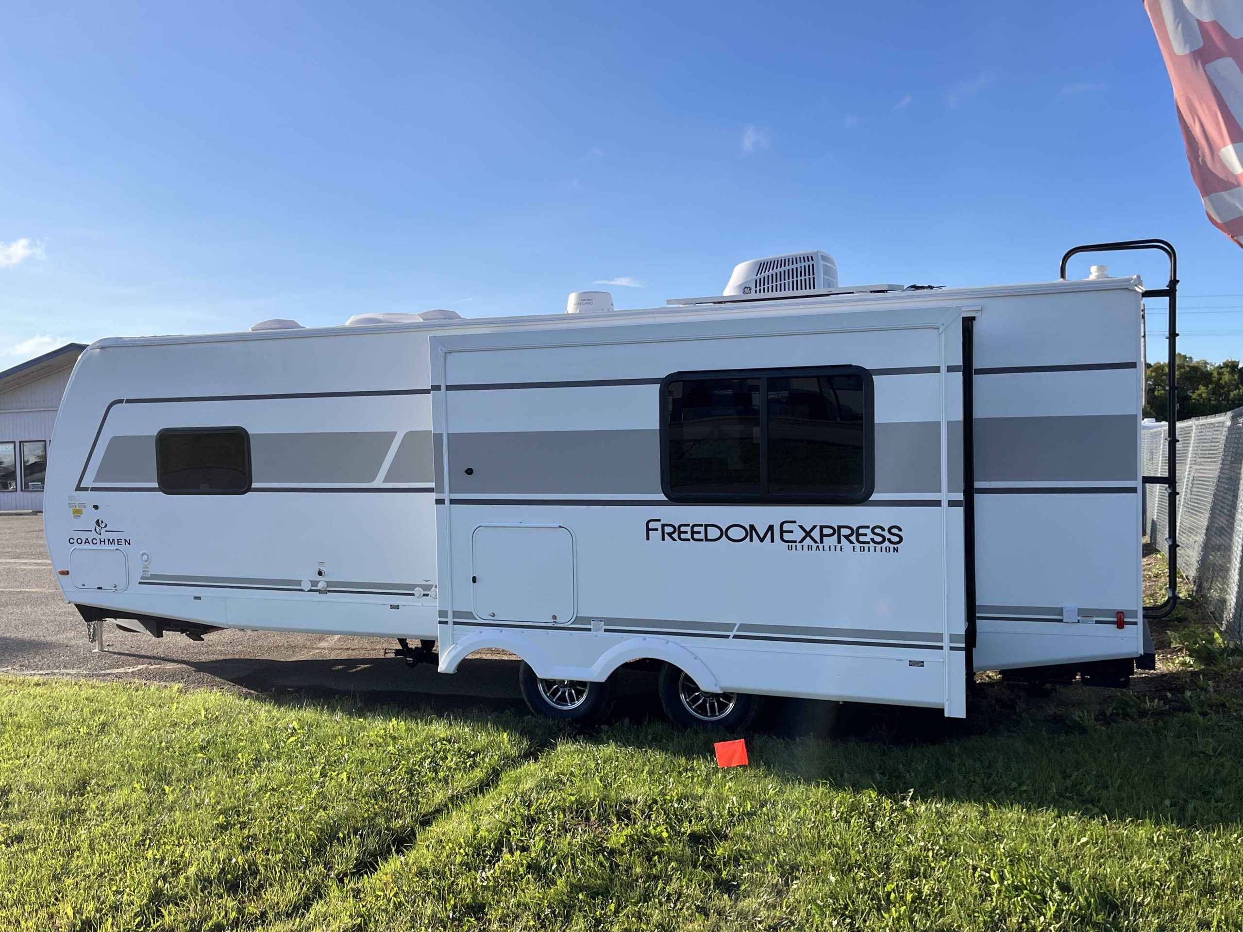 2025 Freedom Express Ultra Lite 274RKS Couples Camper Trailer