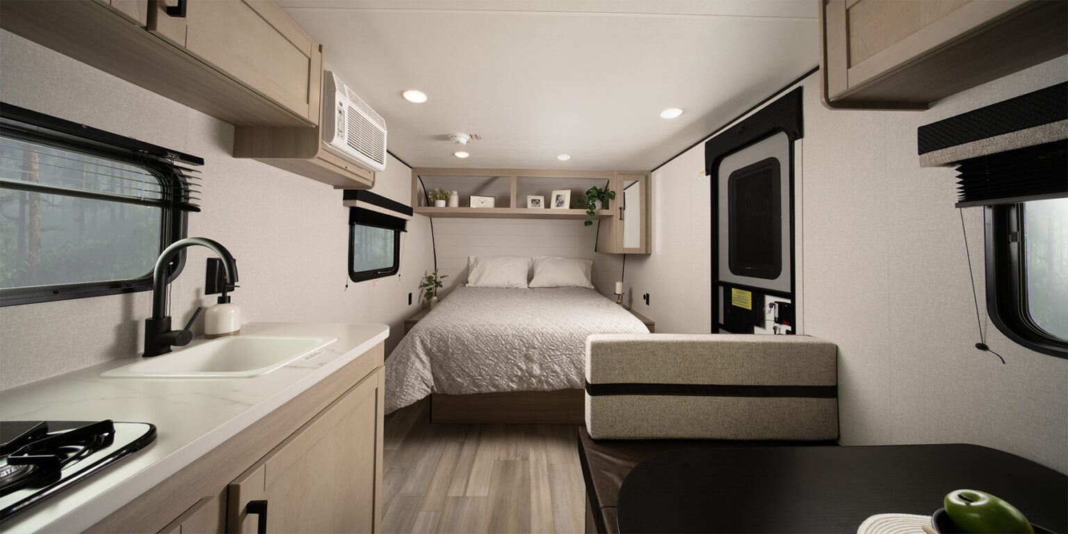 Lynx Rv 2026 Prowler Lynx 1702DBS Bunk Model w/Slide-out Camper Trailer RV ...