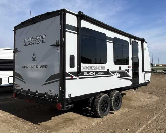 新品BLACKLABEL9.5 lucero 2026 Grey Wolf Black Label 18RRBL Toy Hauler Camper Trailer RV